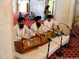 Amritsar-suonatori nel tempio Sikh